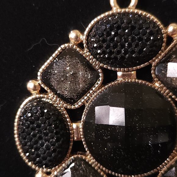 1990s Vintage Black & Gold-Tone Filigree Pendant Necklace - Picture 5 of 10